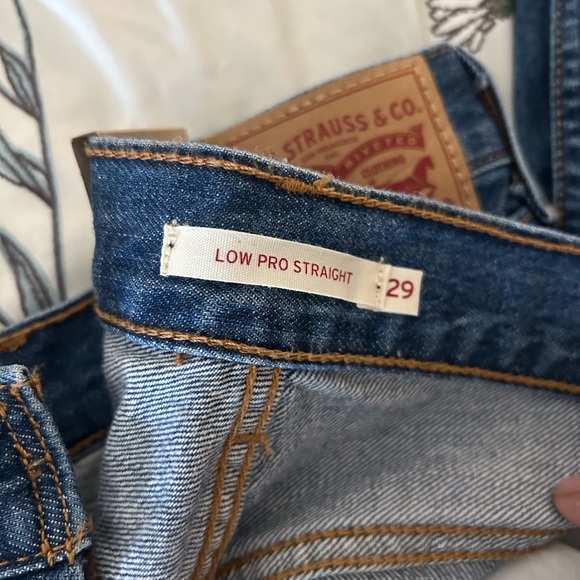 Levi’s Women’s Low Pro Jeans NWT - Picture 8 of 12